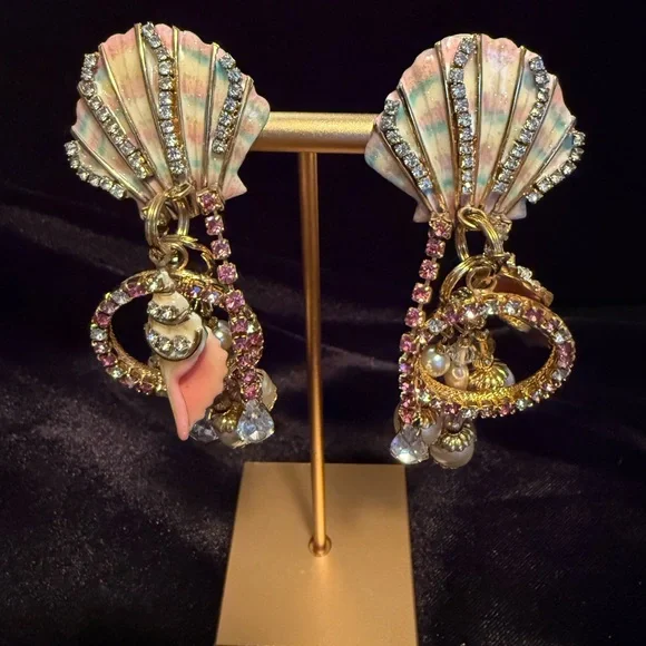LATR RARE!! Beautiful Lunch at the Ritz Seashell earrings - Picture 3 of 12